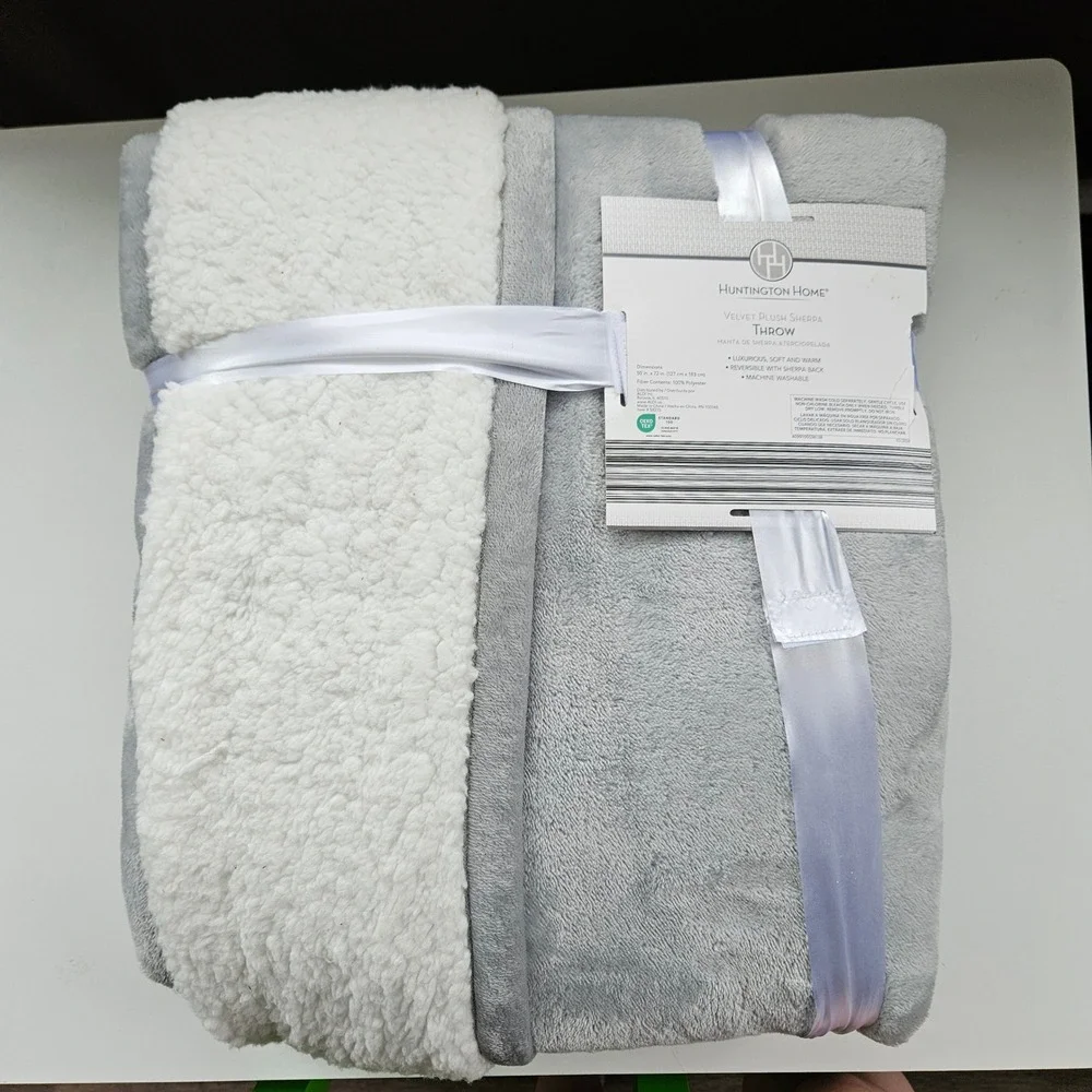 NEW Huntington Home Velvet Plush Sherpa Throw Blanket Grey 50x72 Fluffy Cozy